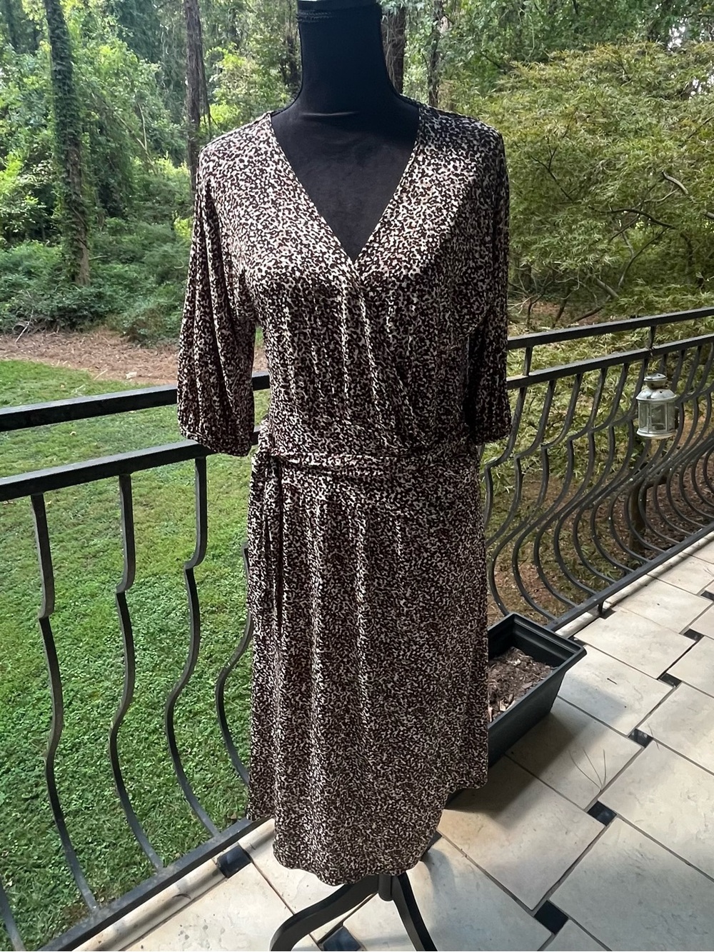 George Brown and Cream Floral V-Neck Midi Wrap Dress with Waist Tie. Size M.